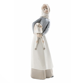 Статуетка Lladro "Дівчина тримає овечку", 28 см