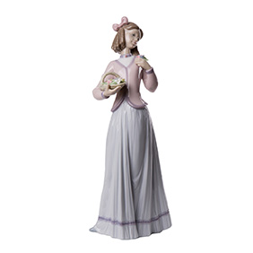 Статуетка Lladro "INNOCENCE IN BLOOM", 24.5 см